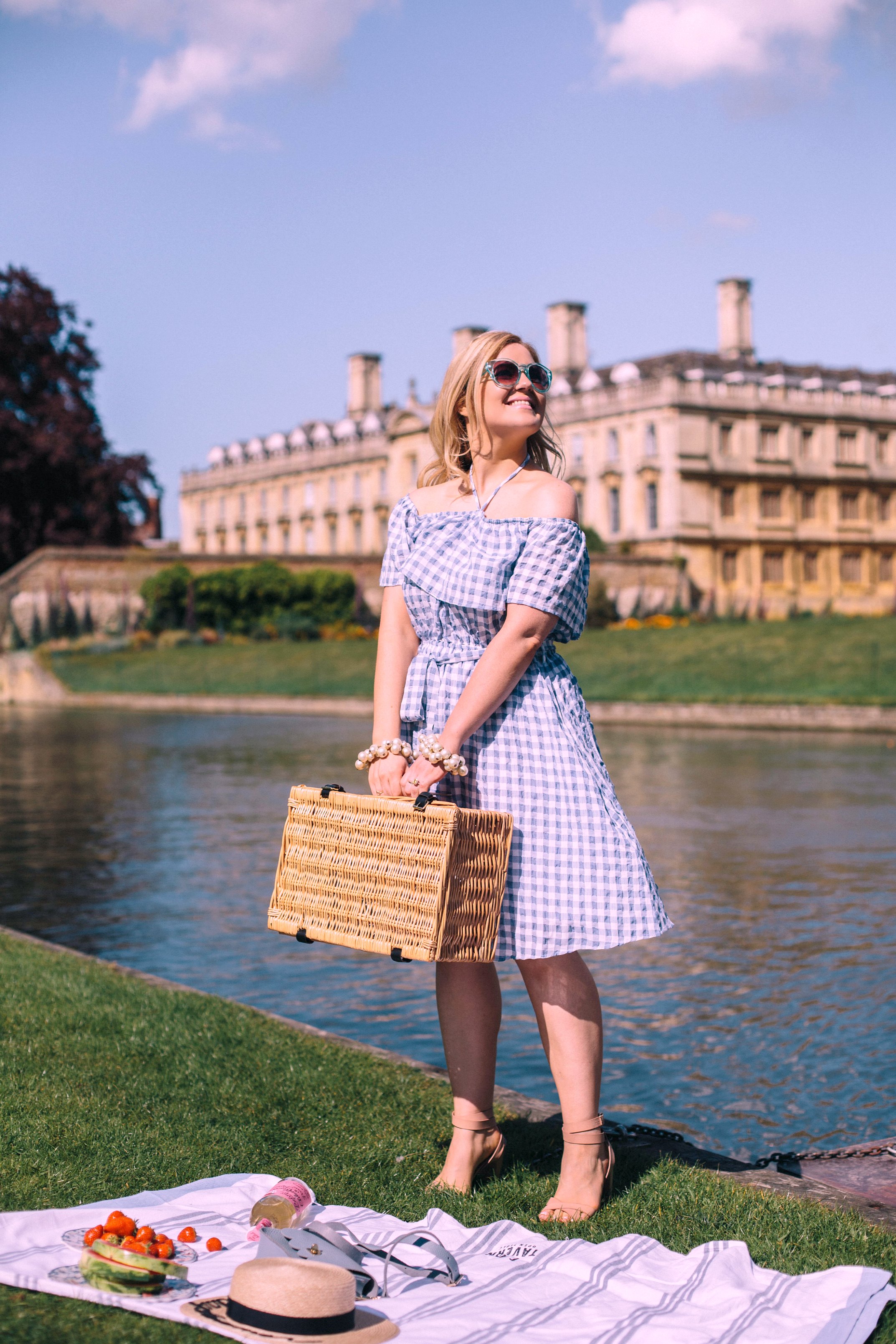 A Girl, A Style _ Picnic at Kings College, Cambridge